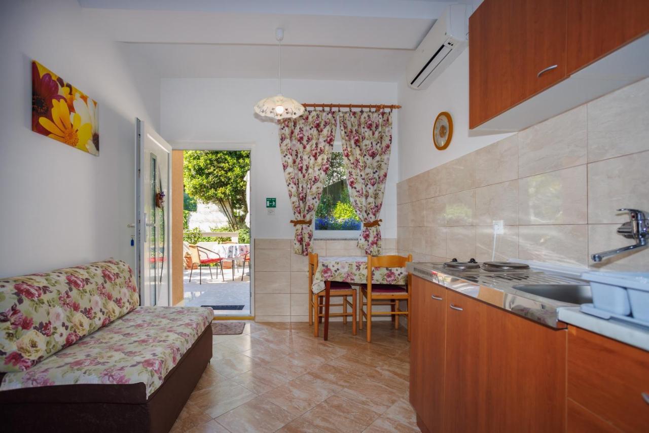 Apartment Studio Close To Sea 크르크 외부 사진