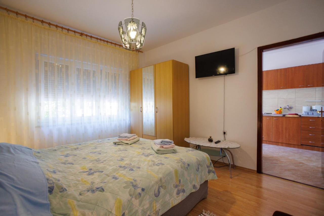 Apartment Studio Close To Sea 크르크 외부 사진